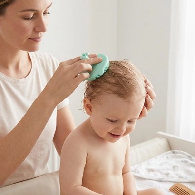 Brosse cheveux bebe idéale pour coiffage et démêlage 