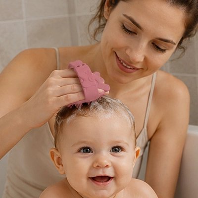 Brosse cheveux bebe rose pour le bain 