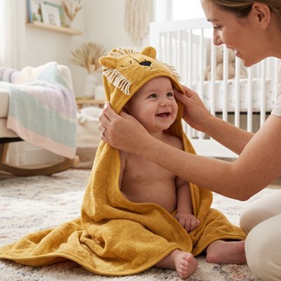 Cape de bain bébé en lion jaune 