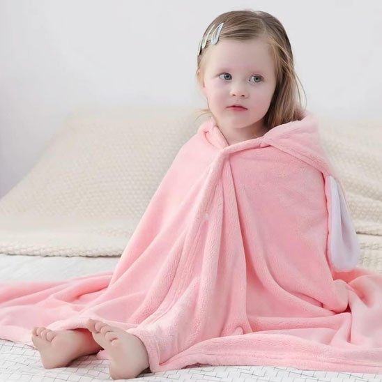 Cape de bain bébé rose pour fille