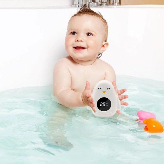 Thermomètre bain bébé et jouet pingouin blanc adorable 